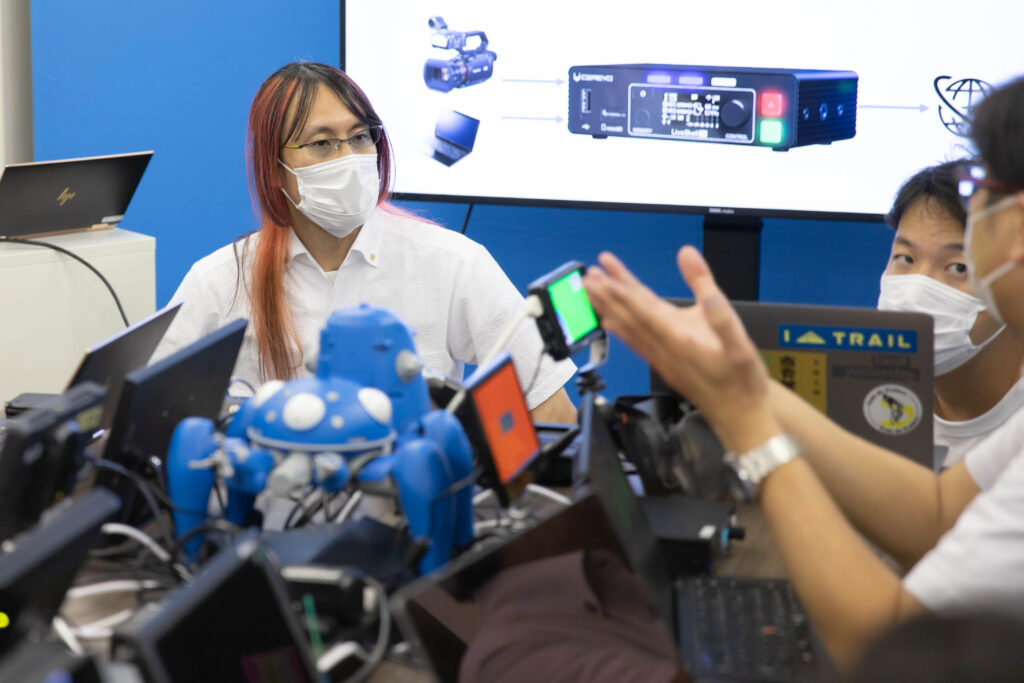 LiveShell W体験会の参加者と機材